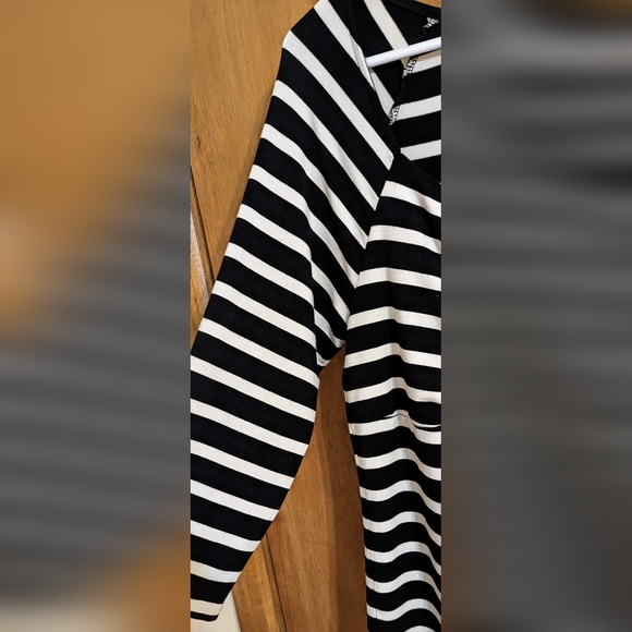 💥 Forever 21 top💥 size 2X black and white striped - Picture 3 of 7